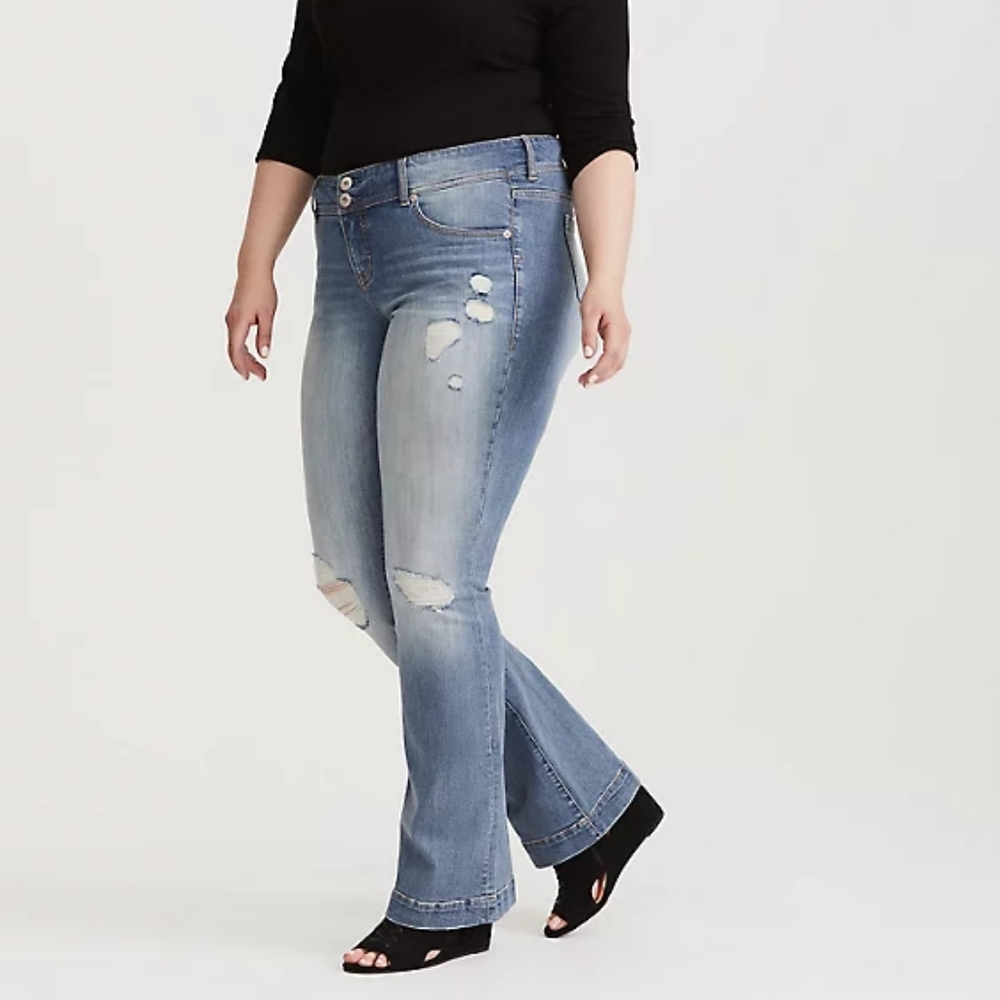 Torrid Light Wash Distressed Flared Jean's sz 18R